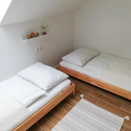 Apartment Zoeld Terasz Vendeghaz *