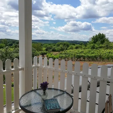 Zoeld Terasz Vendeghaz * إيغيرسولوك