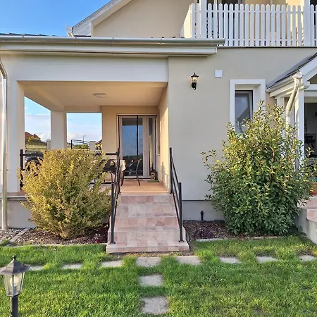 Zoeld Terasz Vendeghaz *