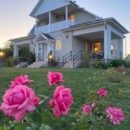 Zoeld Terasz Vendeghaz شقة إيغيرسولوك