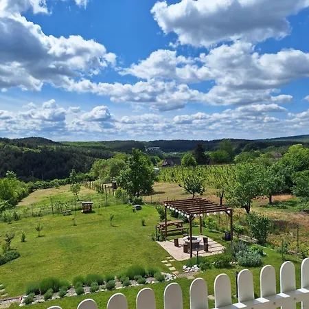 Zoeld Terasz Vendeghaz * إيغيرسولوك